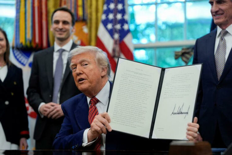 ترامب يأمر بتسريع تراخيص المفاعلات النووية وتنشيط إنتاج اليورانيوم في أميركا 1 ترامب يأمر بتسريع تراخيص المفاعلات النووية وتنشيط إنتاج اليورانيوم في أميركا 2025