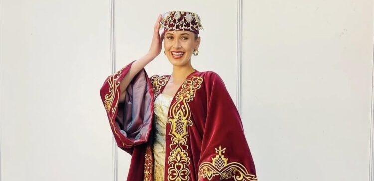 ندى كوسا في مسابقة ملكة جمال العالم 2025 ترتدى زى لبنان تاريخي 1 ندى كوسا في مسابقة ملكة جمال العالم 2025 ترتدى زى لبنان تاريخي 2025