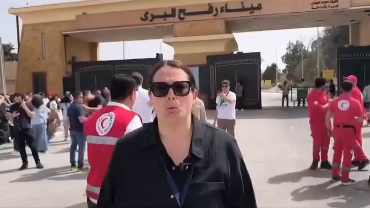 النائبة الإيطالية من معبر رفح: مدينة أشباح بسور عازل تُبنى على حدود غزة.. ما الذي تُعدّه مصر؟ 1 النائبة الإيطالية من معبر رفح: مدينة أشباح بسور عازل تُبنى على حدود غزة.. ما الذي تُعدّه مصر؟ 2025