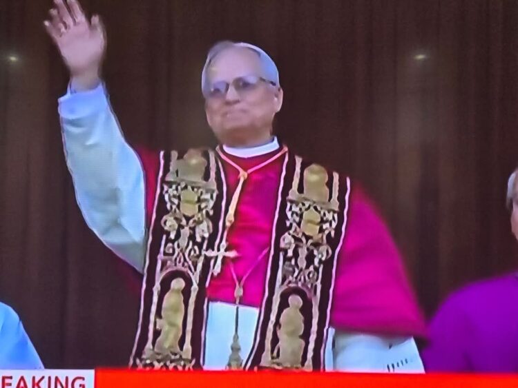 لماذا يختار البابا اسمًا جديدًا - تعرف على أسرار تغيير الاسم البابوي بعد انتخاب ليو الرابع عشر 1 لماذا يختار البابا اسمًا جديدًا - تعرف على أسرار تغيير الاسم البابوي بعد انتخاب ليو الرابع عشر 2025