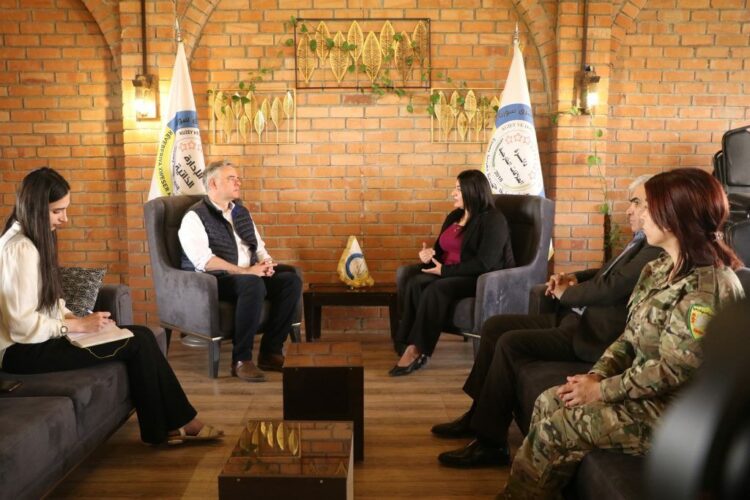 سوريا: الإدارة الذاتية تسلّم ألمانيا امرأة وأربعة أطفال من عوائل داعش 2025