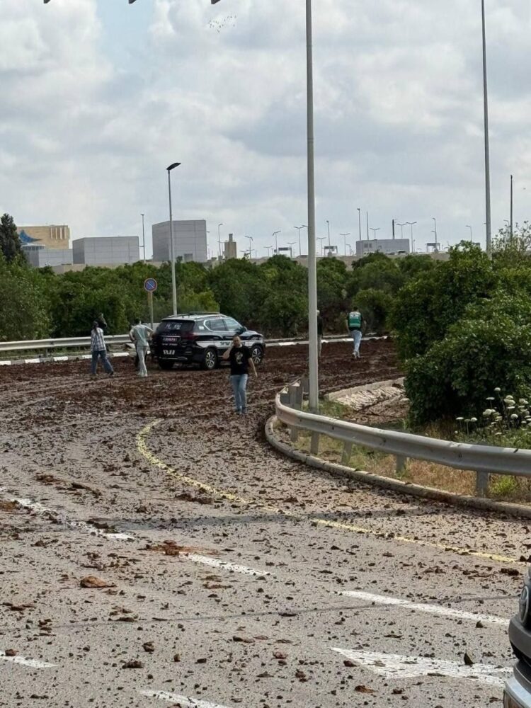 صاروخ الحوثيين يخترق الدفاعات ويسقط في مطار بن غوريون.. وإسرائيل تعترف بالفشل 2025