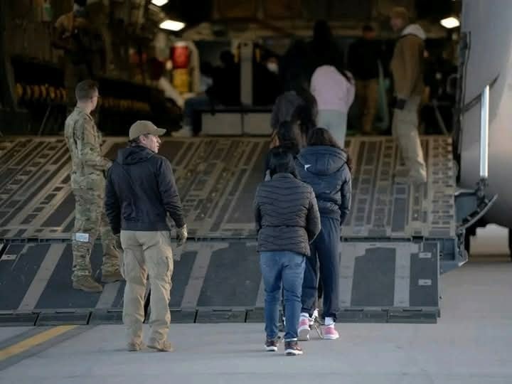 الدفاع الأمريكية تنقل المهاجرين إلى مصراتة وحكومتا طرابلس وبنغازي "لا علم لنا" 1 الدفاع الأمريكية تنقل المهاجرين إلى مصراتة وحكومتا طرابلس وبنغازي "لا علم لنا" 2025