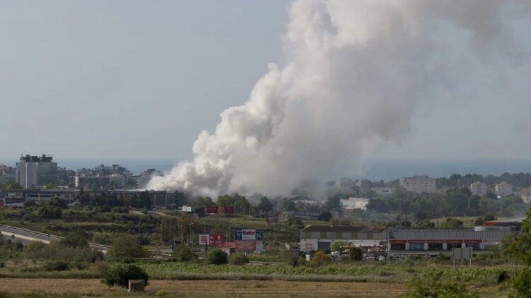 إسبانيا: سحابة سامة تعطل حركة القطارات والطرق في كتالونيا 1 إسبانيا: سحابة سامة تعطل حركة القطارات والطرق في كتالونيا 2025