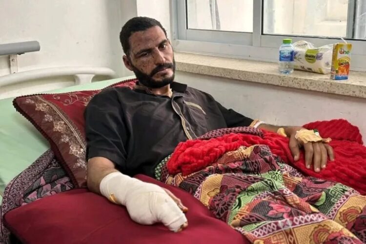 غزة تفقد صحفياً آخر: استشهاد حسن أصليح بقصف إسرائيلي لمستشفى ناصر 1 غزة تفقد صحفياً آخر: استشهاد حسن أصليح بقصف إسرائيلي لمستشفى ناصر 2025