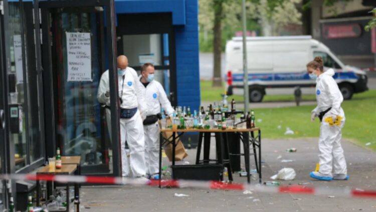 هجوم طعن مشتبه به في بيليفيلد بألمانيا يسفر عن خمسة جرحى 1 هجوم طعن مشتبه به في بيليفيلد بألمانيا يسفر عن خمسة جرحى 2025