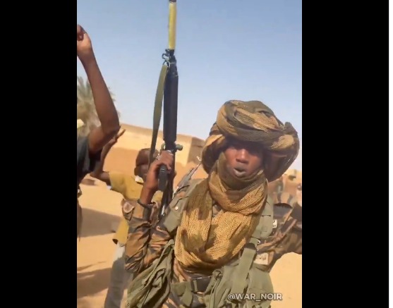 بنادق صينية متطورة بأيدي الدعم السريع تكشف طرق تهريب السلاح إلى السودان 1 بنادق صينية متطورة بأيدي الدعم السريع تكشف طرق تهريب السلاح إلى السودان 2025