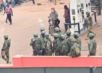 انتشار عسكري كثيف حول مقر المعارضة الأوغندية قبيل فعالية سياسية 2025