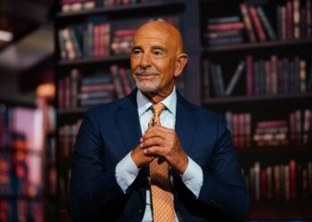 توماس باراك مبعوثًا خاصًا إلى سوريا من هو صديق ترامب؟ 2025