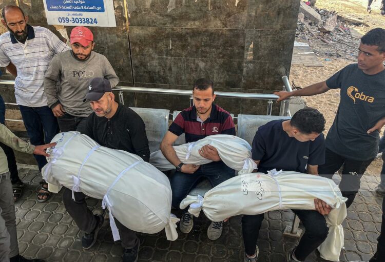 حصيلة مجزرة مدرسة الدرج ترتفع: عشرات الشهداء بينهم أطفال ونساء 2026