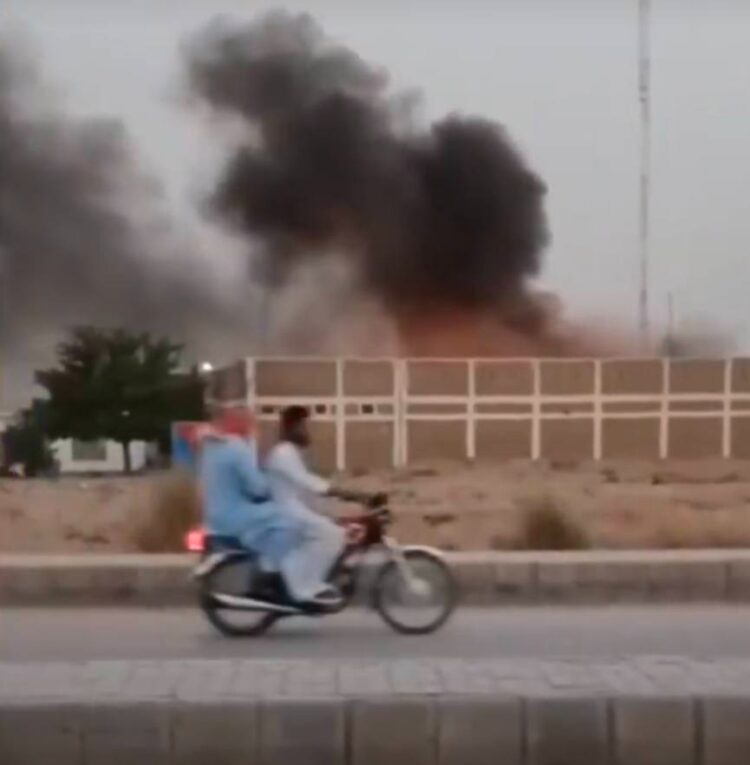 مسلحو جيش تحرير بلوشستان يسيطرون بالكامل على مدينة سوراب في إقليم بلوشستان باكستان "فيديو" 1 مسلحو جيش تحرير بلوشستان يسيطرون بالكامل على مدينة سوراب في إقليم بلوشستان باكستان "فيديو" 2025