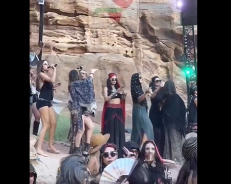 حفل "مدينا" في البترا ووادي رم يُشعل جدلاً في الأردن ويثير مطالبات بالتحقيق "فيديو" 1 حفل "مدينا" في البترا ووادي رم يُشعل جدلاً في الأردن ويثير مطالبات بالتحقيق "فيديو" 2025