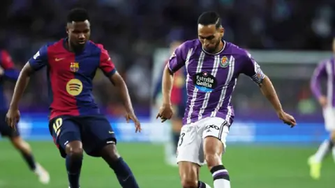 تقدم بلد الوليد على برشلونة بهدف مقابل لاشئ في الشوط الأول 1 تقدم بلد الوليد على برشلونة بهدف مقابل لاشئ في الشوط الأول 2025