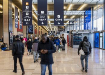 شلل جوي في مطار باريس أورلي.. خسائر بملايين اليوروهات بعد إلغاء 40% من الرحلات 2025