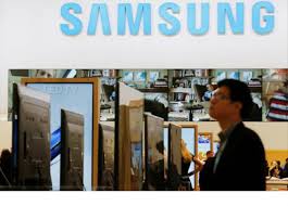 ترامب يصعّد المواجهة التجارية.. رسوم جمركية 25% على آبل وسامسونغ وجميع شركات الهواتف الذكية المصنعة خارج أمريكا 2025