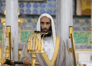 ماذا خلف الكواليس ؟.. إعفاء الشيخ أحمد بن طالب من إمامة المسجد النبوي.. تفاصيل القرار وردود الفعل الغاضبة 2025