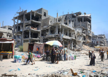 انهيار اقتصادي تاريخي في غزة.. 4.1 مليون فلسطيني تحت خط الفقر وارتفاع الأسعار 46% 2025