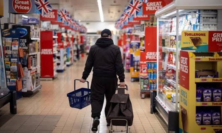 التضخم في بريطانيا يتجاوز التوقعات ويصل إلى 3.5% في أبريل 1 التضخم في بريطانيا يتجاوز التوقعات ويصل إلى 3.5% في أبريل 2025