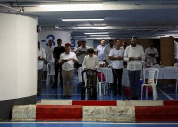 عاجل / إسرائيل ترفع التأهب وتوقف الدراسة والعمل بالمصانع وتمنع التجمعات 2025