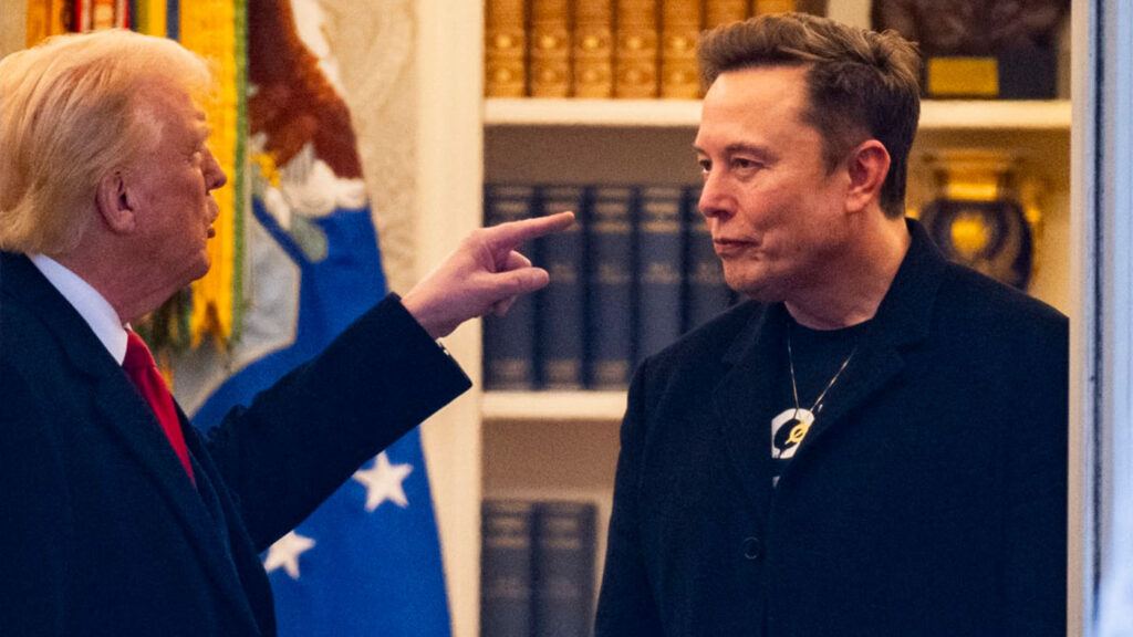 4 مليارات دولار أرباح في يوم واحد.. هكذا استفاد المضاربون من الخلاف بين ترامب وماسك 5 4 مليارات دولار أرباح في يوم واحد.. هكذا استفاد المضاربون من الخلاف بين ترامب وماسك 2025