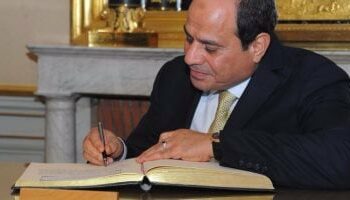 السيسي يصدق على قانون الفتوى: ضبط للفوضى الدينية أم رقابة سياسية على الخطاب الشرعي؟ 2025