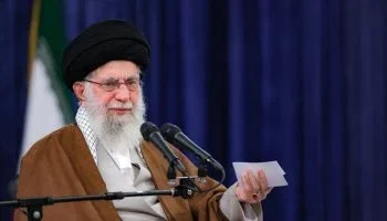 خامنئي يرد على مطالب ترامب بالاستسلام الكامل 2025