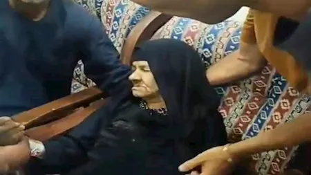 سبعينية تُترك دون رعاية وطبيب في مستشفى قنا يُتهم بـ"انعدام الرحمة" 1 سبعينية تُترك دون رعاية وطبيب في مستشفى قنا يُتهم بـ"انعدام الرحمة" 2025