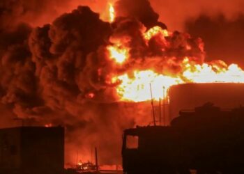 الجيش الإسرائيلي : دمرنا ميناء الحديدة تماما ولن يصلح للعمل مجددا 2025