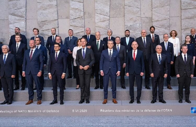 الناتو" يقر أكبر برنامج تسلح لأوكرانيا لمواجهة روسيا 1 الناتو" يقر أكبر برنامج تسلح لأوكرانيا لمواجهة روسيا 2025