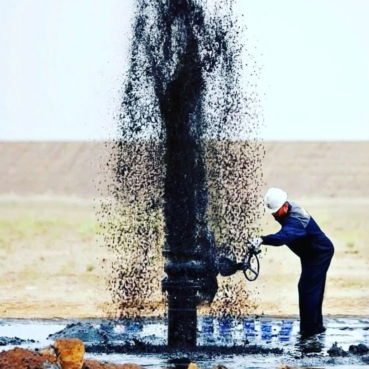 النفط يتراجع دون 70 دولارًا للبرميل مع ترقب محادثات أمريكا وإيران 1 النفط يتراجع دون 70 دولارًا للبرميل مع ترقب محادثات أمريكا وإيران 2025