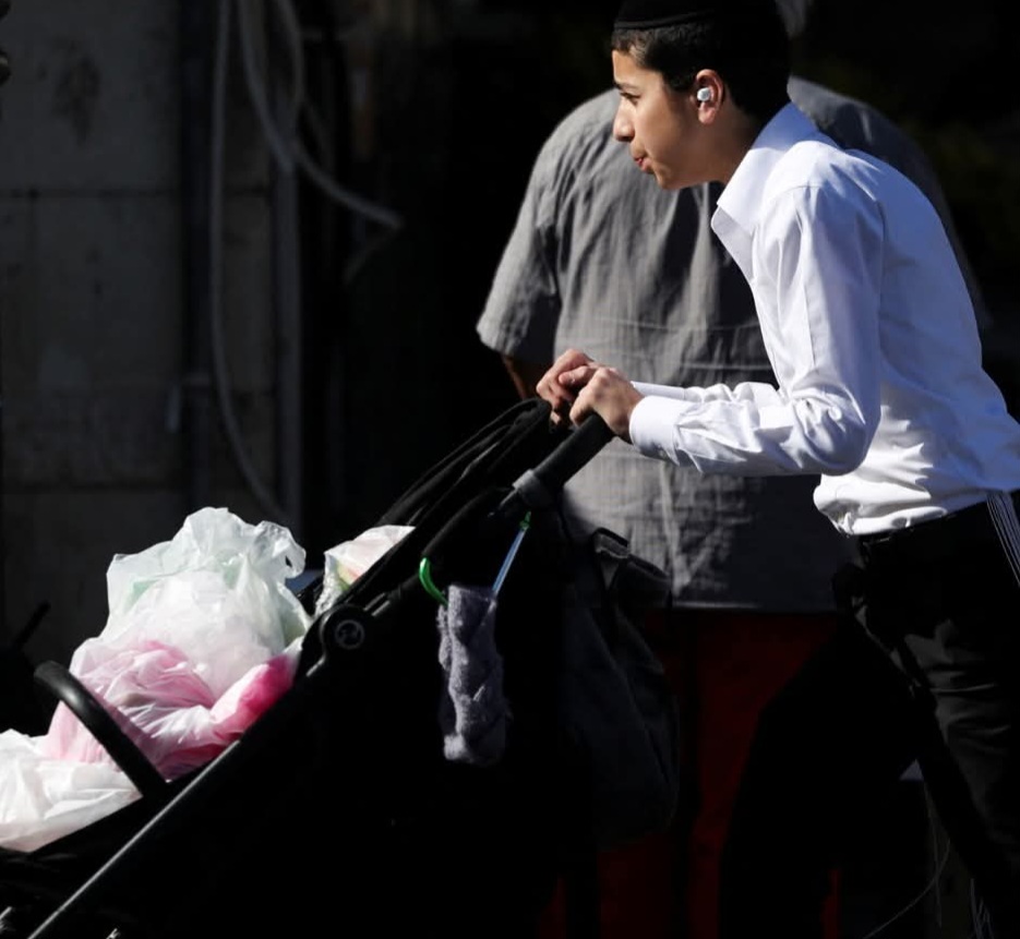 حرب إيران وإسرائيل تشتعل: الإسرائيليون يهرعون للمتاجر.. والاقتصاد يدخل "مرحلة الطوارئ" 2 حرب إيران وإسرائيل تشتعل: الإسرائيليون يهرعون للمتاجر.. والاقتصاد يدخل "مرحلة الطوارئ" 2025