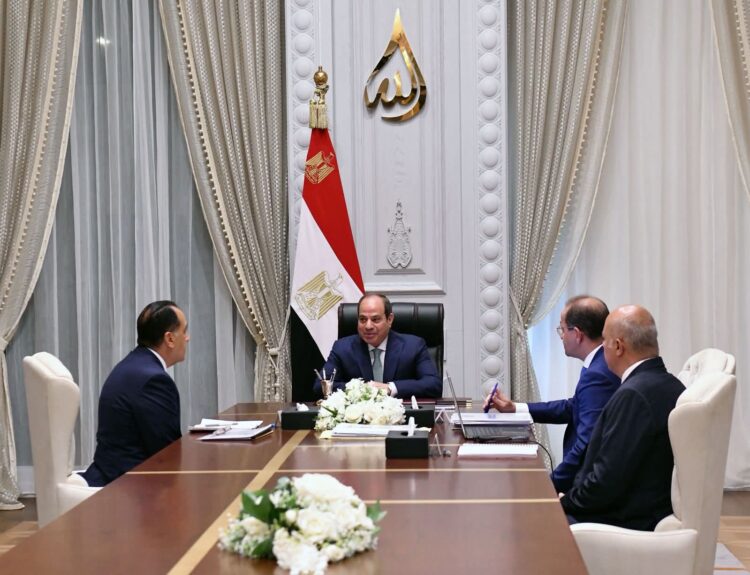 السيسي يبحث مع مدبولي ووزير المالية تداعيات الحرب الإيرانية الإسرائيلية 2025