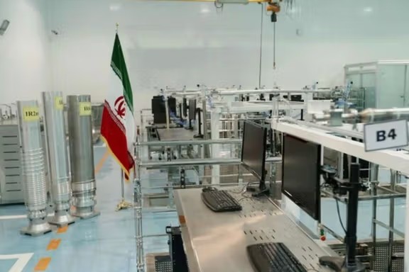 فانس يحذر من "دومينو نووي".. وأيباك تطالب بتفكيك البرنامج النووي الإيراني 1 فانس يحذر من "دومينو نووي".. وأيباك تطالب بتفكيك البرنامج النووي الإيراني 2025