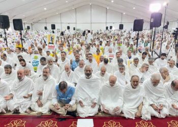 "الموت لأمريكا وإسرائيل" شعارات حجاج إيران تسيطر على مراسم "البراءة" في عرفات 2025