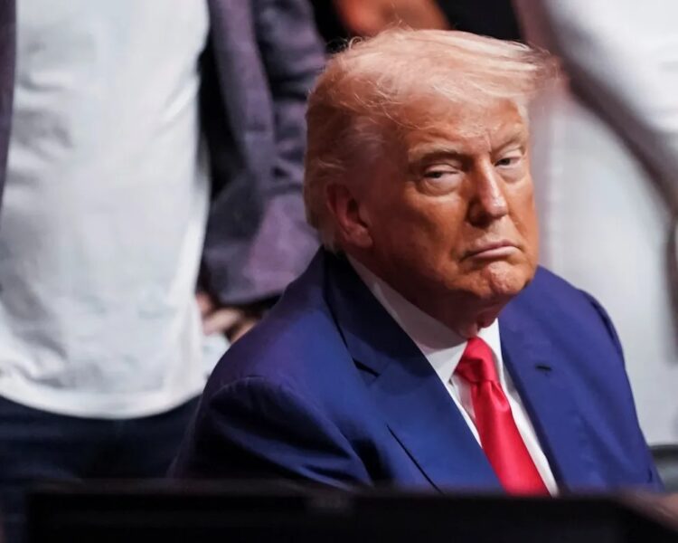 قرار ترامب حظر السفر الأمريكي على 12 دولة يدخل حيّز التنفيذ الاثنين وسط إدانات دولية 1 قرار ترامب حظر السفر الأمريكي على 12 دولة يدخل حيّز التنفيذ الاثنين وسط إدانات دولية 2025