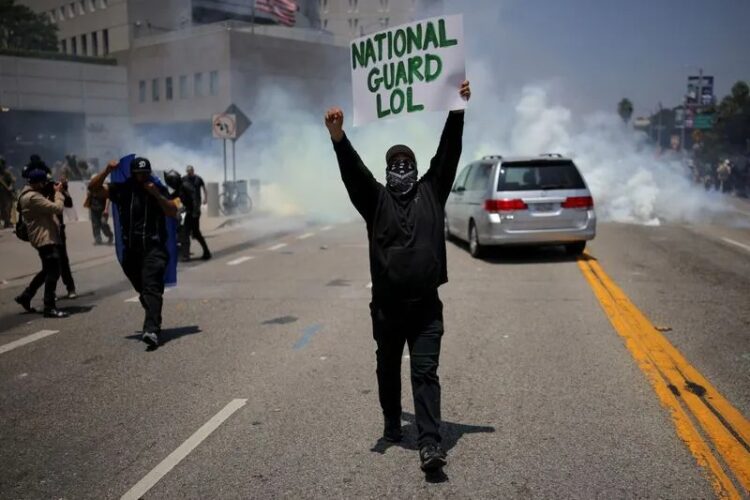 هل يعود شبح 2020؟ ترامب يلوّح بالمارينز... والحكّام يردون 1 هل يعود شبح 2020؟ ترامب يلوّح بالمارينز... والحكّام يردون 2025