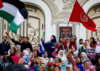 قافلة مغاربية من تونس نحو معبر رفح تطالب برفع الحصار عن غزة "فيديو" 2025