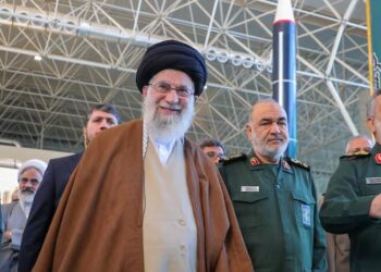 صحيفة إيرانية: صواريخ الحرس الثوري تستعد لضرب منشآت إسرائيل النووية والأمر بيد خامنئي 2025