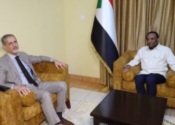 رئيس الوزراء السوداني وسفير مصر بالخرطوم يبحثان تعزيز العلاقات الثنائية وملف إعادة الإعمار 2025