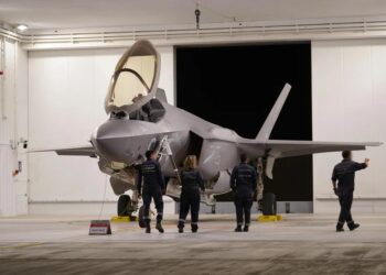 إسرائيل تحذر الإيرانيين: إخلاء المنشآت العسكرية والنووية فورًا 2025