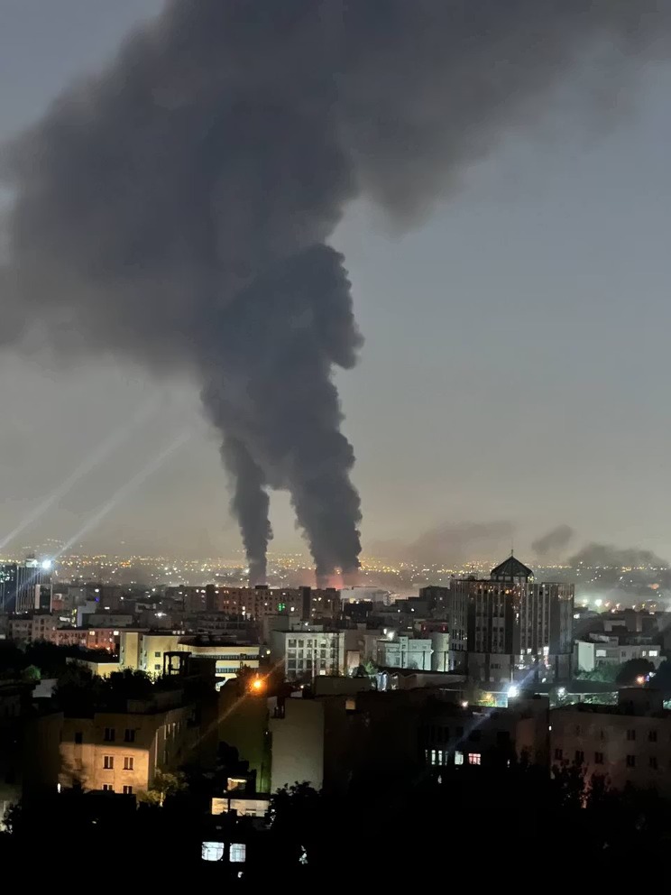 هجوم إسرائيلي يستهدف مطار مهرآباد الإيراني والدفاعات الجوية تتصدى 1 هجوم إسرائيلي يستهدف مطار مهرآباد الإيراني والدفاعات الجوية تتصدى 2025