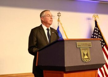 السفير الإسرائيلي في واشنطن: لم ننهِ مهمتنا مع إيران… والمفاجآت قادمة 2025