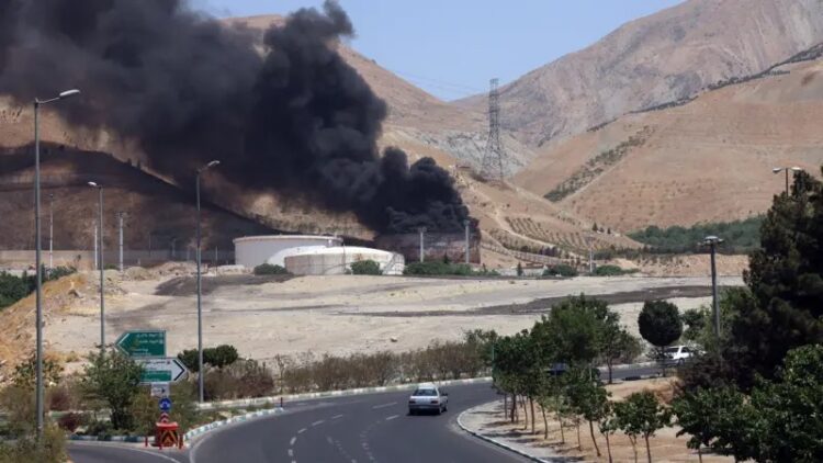 "أخلوا المدن فورًا" رسائل مجهولة تثير الذعر في إيران والحكومة ترد 1 "أخلوا المدن فورًا" رسائل مجهولة تثير الذعر في إيران والحكومة ترد 2025