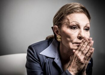 فرح بهلوي توجه رسالة إلى  الشعب الإيراني: "آمل أن ينتصر النور على الظلام" 2025