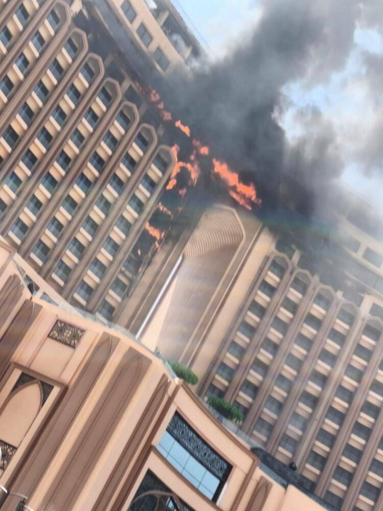 حريق كبير يلتهم فندق "قلب العالم" بمنطقة الجادرية في بغداد دون خسائر بشرية "فيديو" 1 حريق كبير يلتهم فندق "قلب العالم" بمنطقة الجادرية في بغداد دون خسائر بشرية "فيديو" 2025