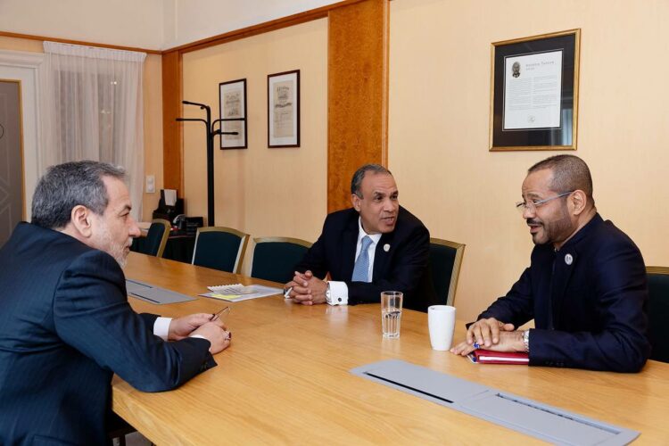 وزير الخارجية المصري يعقد اجتماعًا ثلاثيًا مع نظيريه العُماني والإيراني على هامش منتدى أوسلو 1 وزير الخارجية المصري يعقد اجتماعًا ثلاثيًا مع نظيريه العُماني والإيراني على هامش منتدى أوسلو 2025