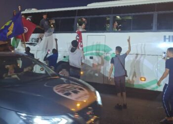 قوات حفتر توقف قافلة الصمود المتجهة لغزة عند مدخل سرت وسط غموض مصيرها 2025