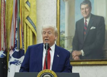 ترامب يلوّح بسقوط الجمهورية الإسلامية ويؤكد استعداد واشنطن لمرحلة ما بعد خامنئي 2025