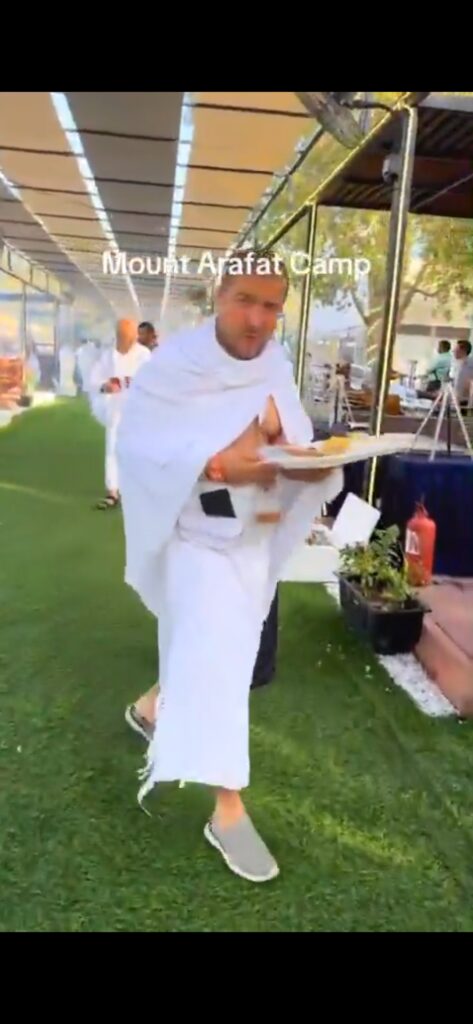 تحت حكم بن سلمان.. "حج خمس نجوم" يُحوّل عرفات إلى منتجع للأثرياء ويقصي الفقراء من شعائر المساواة 2 تحت حكم بن سلمان.. "حج خمس نجوم" يُحوّل عرفات إلى منتجع للأثرياء ويقصي الفقراء من شعائر المساواة 2025