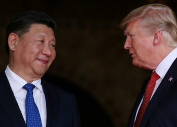 FILE PHOTO: U.S. President Donald Trump welcomes Chinese President Xi Jinping at Mar-a-Lago state in Palm Beach, Florida, U.S., April 6, 2017. REUTERS/Carlos Barria/File Photo     TPX IMAGES OF THE DAY